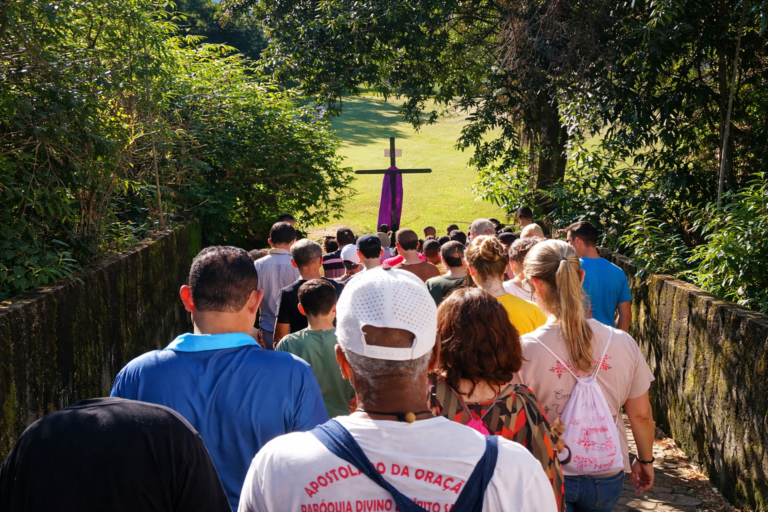 Caminhada Penitencial reúne fiéis em Muniz Freire