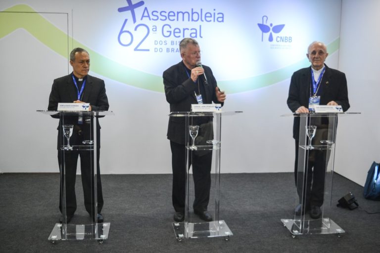 Bispos destacaram sinodalidade, desafios sociais e diretrizes evangelizadoras na primeira coletiva da 62ª Assembleia da CNBB