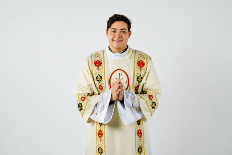 Em contagem regressiva, Diocese de Cachoeiro celebra a ordenação presbiteral de Taylor Ferrari