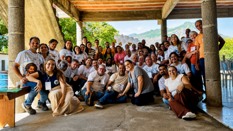 Casais recém-casados participam de encontro especial em Jaciguá
