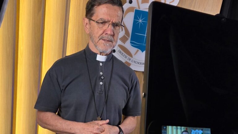 WebTV Amparo inicia formação sobre o Concílio Vaticano II com Dom Luiz Fernando Lisboa